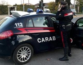 Dal Nord ovest. Nichelino, picchia la moglie ma la figlia lo chiude sul balcone e chiama i carabinieri: arrestato