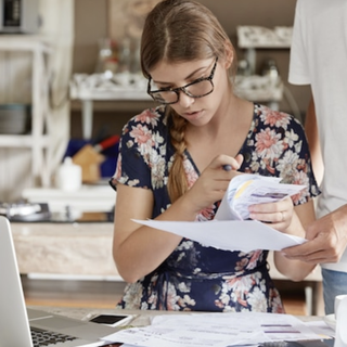 “Fondo povertà energetico e  sospendere distacchi di luce e gas per morosità a famiglie e imprese”