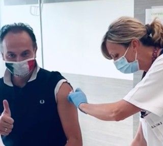 Venerdì vaccinate oltre 35mila persone. Seconda dose anche per il governatore Cirio