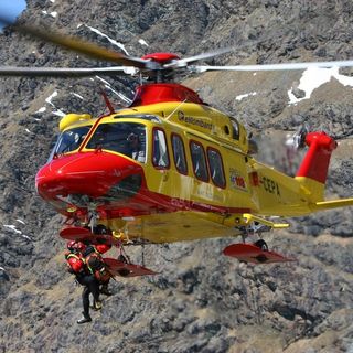 Dal Nord Ovest – Alpinista colpito da scarica di sassi sul Monviso, è grave