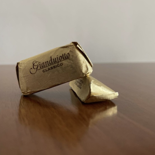 Gianduiotto tra arte e Carnevale: la storia della nascita del cioccolatino più amato dai piemontesi