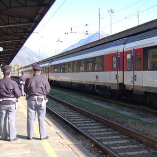 Oltre 900 persone controllate nell'operazione 'Stazione Sicure'