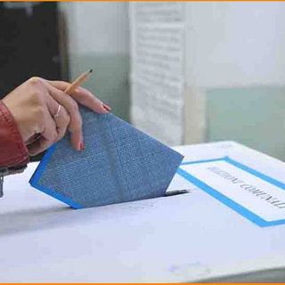 Verso le elezioni. Corsa contro il tempo per simboli di partito, coalizioni e liste