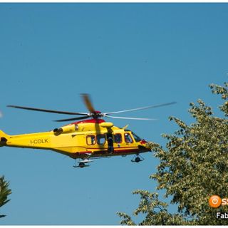 Grave schianto a Nebbiuno: 15enne in scooter travolto da un furgone