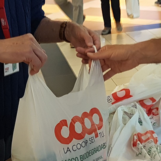 "Scegli un prodotto Coop": anche nei punti vendita del novarese si può contribuire alla ricerca contro il cancro
