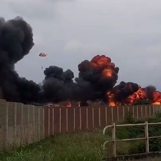 Altro incidente aereo, mezzo delle Frecce Tricolori si schianta nella zona di Caselle: morta una bimba di 5 anni. VIDEO
