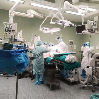 Cisti al fegato di 15 kg: salvato con un trapianto da guiness alle Molinette di Torino