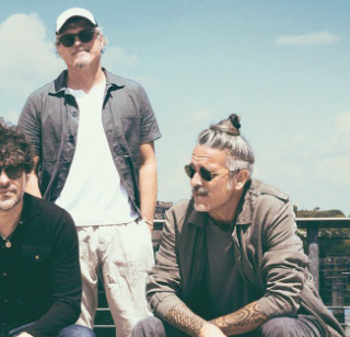 Nicolò Fabi sul palco dei Faraggiana a sostegno della Casa di Giorno Nicolò Fabi sul palco dei Faraggiana a sostegno della Casa di Giorno