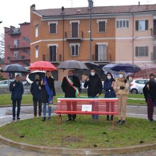 Inaugurata a Borgomanero la Panchina rossa