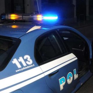 Si infilano in discoteca e strappano le catenine dal collo dei ragazzi: quattro denunce