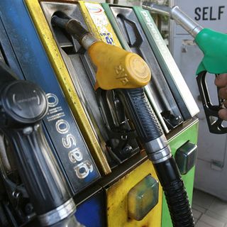 Da domani fare rifornimento costerà un po’ di più