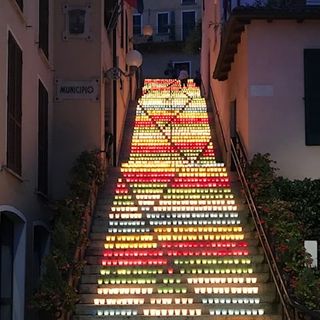 Belgirate, lo Scalone Cairoli si illumina per la festa della Madonna Addolorata