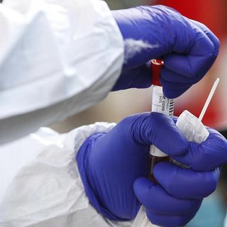 Covid, nuove regole su isolamento dei positivi e autosorveglianza