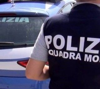 Conaca dal nord ovest. Trasportata in una busta della spesa per poi essere venduta: il viaggio dell'orrore di una neonata scoperto dalla Polizia
