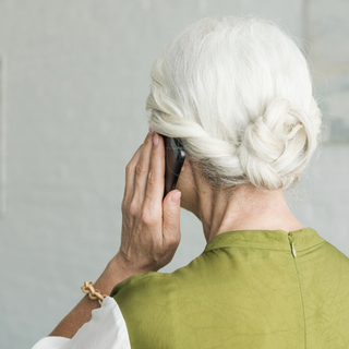 Novarese, tentata truffa del “finto carabiniere”: anziana salva grazie alla prontezza del figlio