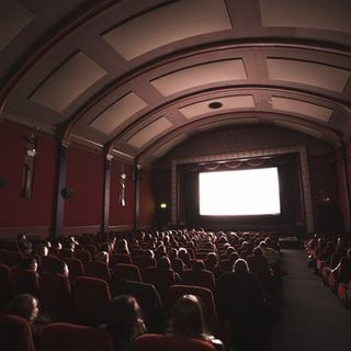 Cinema e teatri, la capienza sale all'80%. Negli stadi al 75%