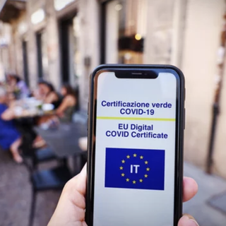 Green pass,si pensa all'obbligo per dipendenti pubblici e lavoratori di bar, ristoranti e palestre