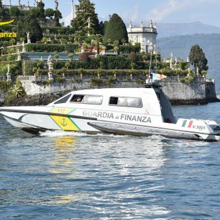 Una motovedetta della Guardia di Finanza sul Lago d’Orta per l’estate 2025
