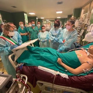 In fin di vita si sposa all'ospedale, ma una donazione inaspettata lo salva