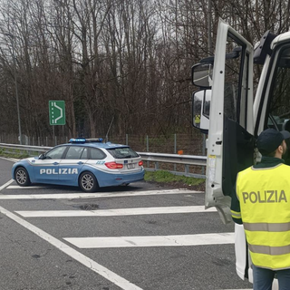 Cronaca dal nord ovest. Autista di autobus in partenza per gita scolastica trovato positivo all'alcoltest