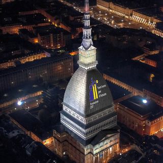 Fondazione CRT compie 30 anni e illumina la Mole Antonelliana