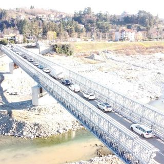 Romagnano, il ponte provvisorio è aperto al traffico