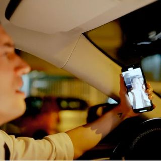 Anas, sicurezza stradale: il nuovo spot della campagna “guida e basta” contro l’uso del cellulare e le distrazioni alla guida. video