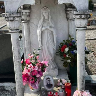 Grave atto vandalico al monumento della tomba di Don Giuseppe Rossi