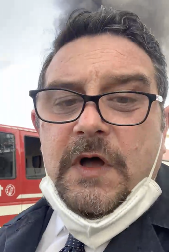 Canelli: "Incendio domato, siamo in attesa delle analisi dell'Arpa" VIDEO Canelli: "Incendio domato, siamo in attesa delle analisi dell'Arpa" VIDEO