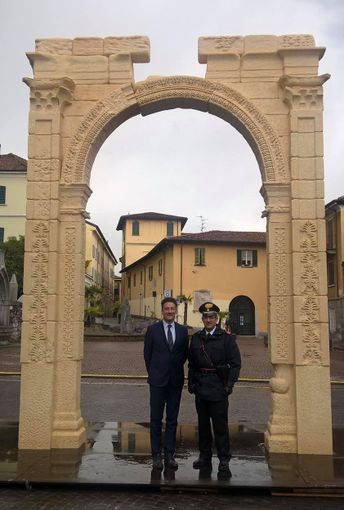 Arona, il luogotenente Zucca lascia il comando della Stazione dei Carabinieri, il saluto del Sindaco Gusmeroli