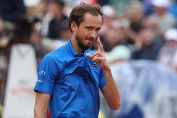 Il solito Medvedev: fischi del pubblico di Roma, poi il botta e risposta - Video Il solito Medvedev: fischi del pubblico di Roma, poi il botta e risposta - Video