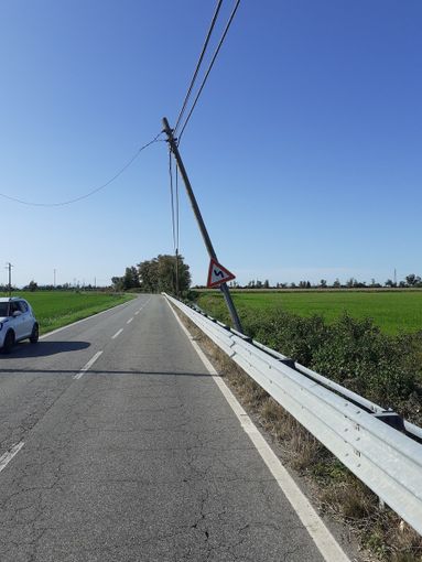 Provincia di Novara: screening sui pali telefonici pericolanti lungo le strade provinciali, chiesto intervento urgente a Fibercop