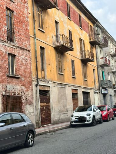 Novara, due edifici abbandonati in corso Milano e via Da Vinci: il Comune interviene con fondi ministeriali