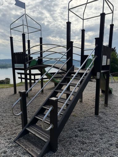 Arona, rinnovato il parco giochi alla Rocca Borromea