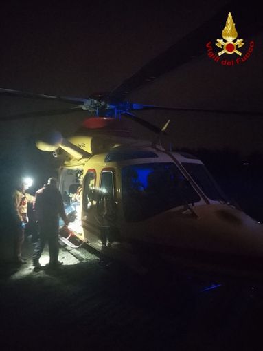 Uomo ferito nel bosco soccorso dai vigili del fuoco