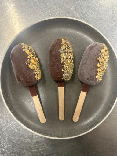 “La mia foresta nera”: il Gorgonzola Palzola diventa gelato gourmet con il maestro Vincenzo Pennestrì