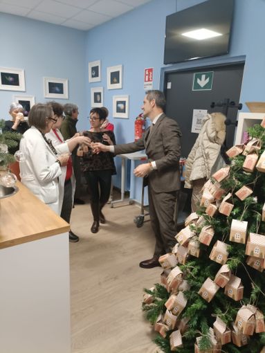 La magia del Natale in oncologia: creatività e desideri al day hospital di Borgomanero La magia del Natale in oncologia: creatività e desideri al day hospital di Borgomanero