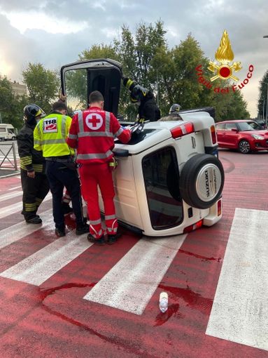Incidente in via Adamello a Novara, un ferito