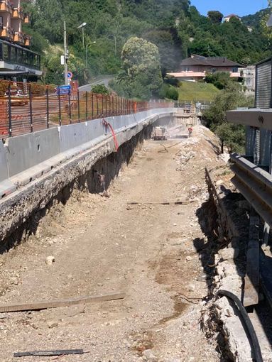 Troppi mezzi pesanti al cantiere stradale di Arona, il sindaco: &quot;bypassate usando l'autostrada&quot;