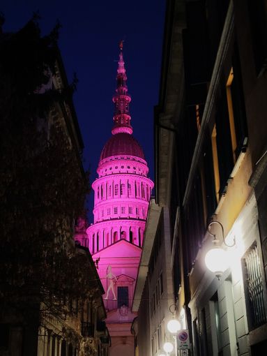 Anche a Novara il rosa del Giro d'Italia