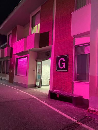 Il padiglione pediatrico dell'Ospedale di Borgomanero fino al 20 novembre sarà illuminato di viola