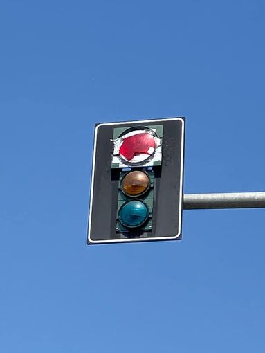 Riparati i semafori di Momo