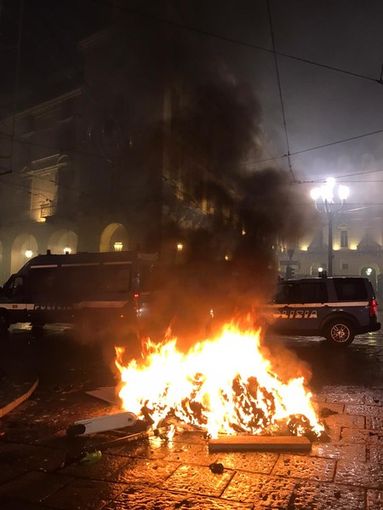 Dal Nord ovest. Guerriglia urbana a Torino, i pm confermano le accuse di devastazione e saccheggio per 24 giovani