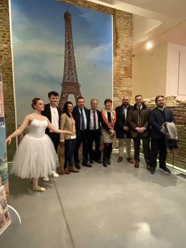 Studenti del Liceo Artistico trasportano Parigi a Novara con un'esposizione unica