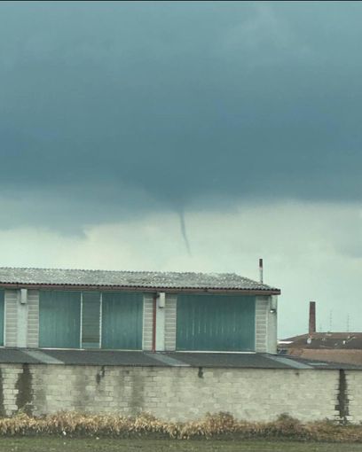 Funnel avvistato nel cielo tra Vespolate e Trecate