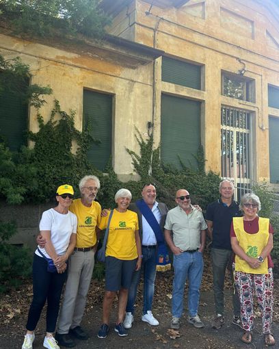 Arnie a Novara: le api tornano in città grazie al progetto di miele urbano Arnie a Novara: le api tornano in città grazie al progetto di miele urbano