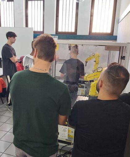 Avviati i corsi per l’utilizzo di robot e operatori di macchine a controllo numerico