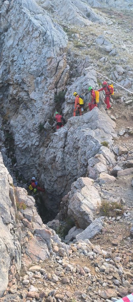 Speleologo Usa bloccato a mille metri sotto terra in Turchia: per salvarlo anche 7 soccorritori piemontesi FOTO E VIDEO Speleologo Usa bloccato a mille metri sotto terra in Turchia: per salvarlo anche 7 soccorritori piemontesi FOTO E VIDEO