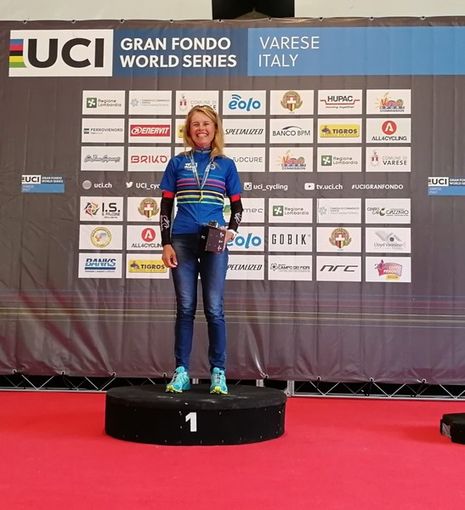 Tamara Rollini del Cycling Center prima assoluta nella Granfondo Tre Valli Varesine