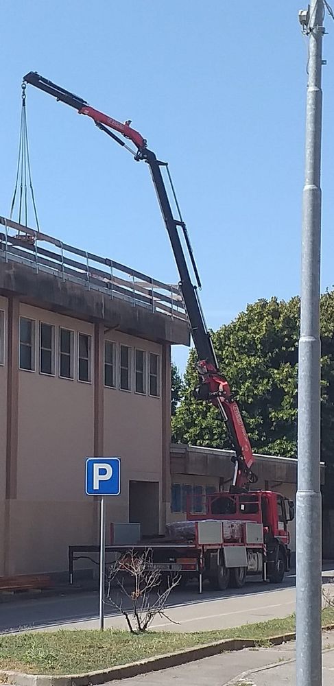 A Trecate iniziata la demolizione della palestra A Trecate iniziata la demolizione della palestra